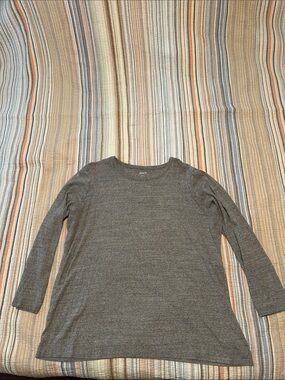 Duluth Trading Co Gray Long Sleeve Tee